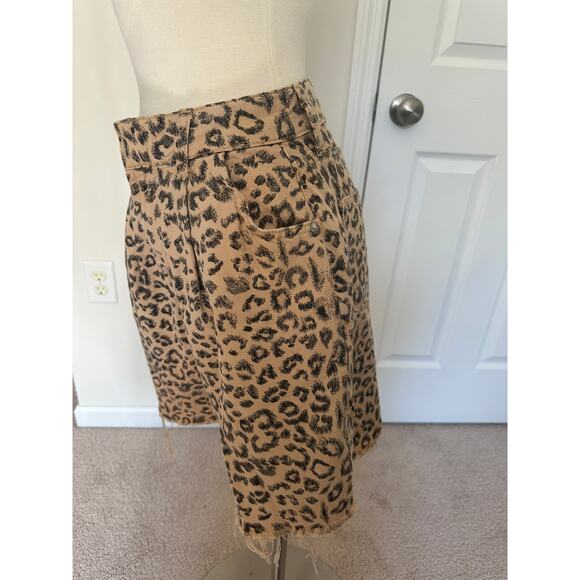 We The Free leopard longline raw hem dad shorts, size 26 - Picture 6 of 14